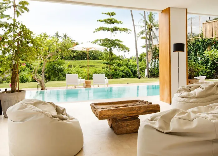 Luxury 9br Pool River Villa